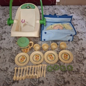 Cabbage Patch Puppentrage Handtasche Tasche & Tee Party Set Posten Teller Tassen Coleco CPK - Bild 1 von 19
