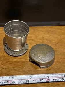 Antiker faltbarer "Weste Pocket Cup" faltbarer Teleskopbügel Metall - Bild 1 von 8