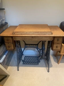 Vintage Singer Cast Iron Treadle Sewing Machine with Table Base Frame - Picture 1 of 7