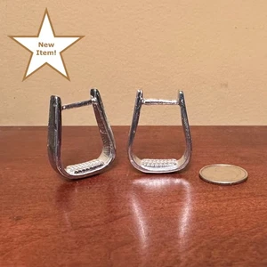 RDLC One Sixth (1:6) Model Scale WESTERN STIRRUPS W/ MOLDED-IN TREADS (Style #1) - Picture 1 of 2