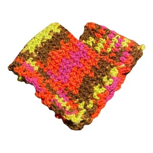 Bambola Barbie alla moda all'uncinetto fatta a mano taglia - Poncho marrone rosso rosa verde - Foto 1 di 2