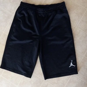 Air Jordan Youth Size L Basketball Shorts Black 34 WAIST - Picture 1 of 3