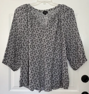 Top camicia Jones New York 1x nero bianco floreale scollo a V manica 3/4 rayon - Foto 1 di 7