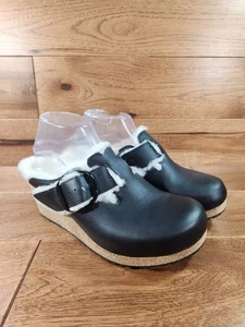 Zoccoli Birkenstock Papillio FANNY foderati in shearling con fibbia in pelle nera taglia 9 - Foto 1 di 19