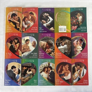 Mills & Boon Romance Books Bundle x 15 (1990s) - Excellent Condition - Passion + - Foto 1 di 9