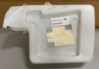 Depósito de líquido de lavadora BMW - 61-66-7-067-107 - para BMW 528xi, 530i y más Foto 1 de 4