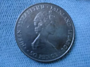 CC 1 X MONEDA REINA ELIZABETH 11 ISLAS MALVINAS 50 PENIQUES 1982 LIBERACIÓN 14/6/82 - Imagen 1 de 3