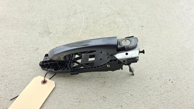 Manija de puerta exterior delantera izquierda Volkswagen Passat 2012-2019 OEM dañada Foto 1 de 4