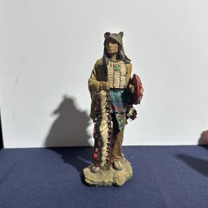 Escultura estatua de cazador jefe indio americano indio nativo americano - Imagen 1 de 18