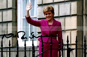 Nicola Sturgeon Scottish Politician Signed 7.5 x 5 Photograph *With COA* - Picture 1 of 2