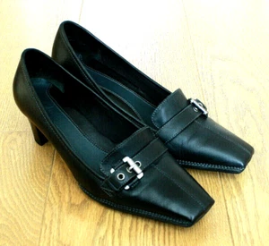 Clarks Ladies Slip on ODD SIZE Black Leather Court Shoes UK LEFT 6.5 & RIGHT 5.5 - Picture 1 of 12