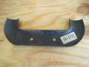 Chevrolet Corvette 1964-77 Center Exhaust Hanger Bracket - Foto 1 di 1