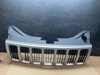 2005 2006 2007 Jeep Grand Cherokee Front Upper Grill Grille OEM U7593 DG - Image 1 of 4
