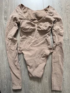 SKIMS Seamless Sculpt Langarm Tanga Body Brandneu Größe Sienna UVP78€ - Bild 1 von 7