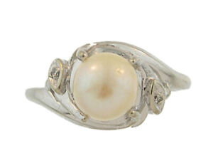 Ladies 14K White Gold Pearl and Diamond Fashion Ring