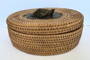 Cesta de baratija vintage Indonesia Lombok madera ratán tallada tortuga con tapa 8,5 pulgadas - Imagen 1 de 7