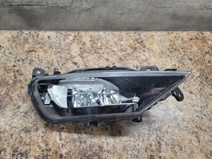 16-23 Fog Light Right Side Passenger Side Volvo XC60 XC90 S90 V90 V90 32337365 - Picture 1 of 6