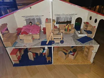 altes Puppenhaus - Puppenwohnstube - mit vielen Möbeln - Bild 1 von 4