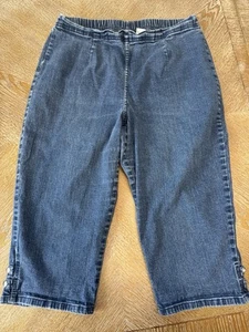 Croft & Barrow Capri Blue Denim Pants Large Elastic Waist 32” Inseam 17.5” - Picture 1 of 5
