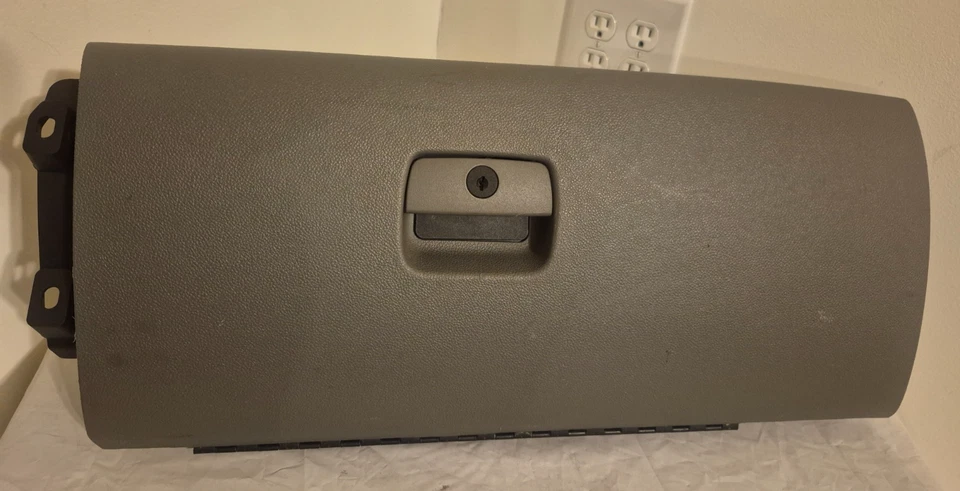 Chevrolet Suburban 1500 2007-2014 guantera inferior compartimento de almacenamiento OEM Foto 1 de 4