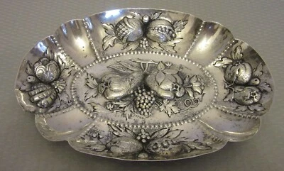 Antiguo plato de fruta Alemania 800 plata Repousse cuenco corona media luna sello 8" Foto 1 de 4