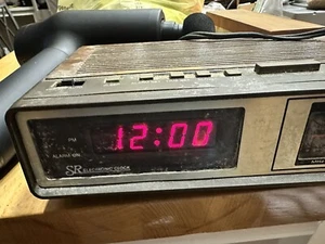 Sears Model 564.23152350 AM FM Electronic Clock Radio With Alarm Vintage Rare - Picture 1 of 5