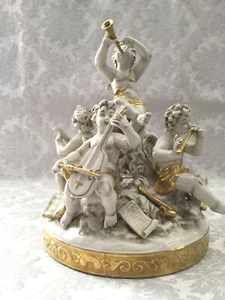 GROUPE EN PORCELAINE FINE A DÉCOR D'ANGELOTS MUSICIENS ESPAGNE SIGNÉ "MS" ART - Picture 1 of 11