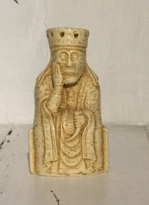 Lewis Chessmen Queen 3D magnet - Picture 1 of 3