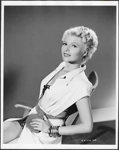 RITA HAYWORTH VINTAGE ORIGINAL PHOTO HOLLYWOOD ACTRESS STUNNING LOVELY GLAMOUR - Picture 1 of 2