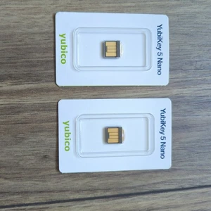 Yubico YubiKey 5 Nano Uwierzytelnianie dwuskładnikowe (2FA) USB Security x2 pakiet - Zdjęcie 1 z 2