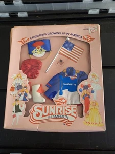1982 VTG Gatabox Celebrating Growing up in America Sunrise In America Majorette - Picture 1 of 19