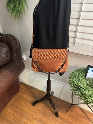 Bandolera acolchada con cadena y correa Soar marrón cobre Foto 1 de 4