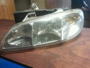 96 97 98 GRAND AM  LH HEADLIGHT  - Picture 1 of 2