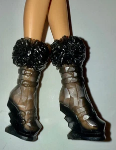 MONSTER HIGH Abbey Bominable Picture Day Translucent Black Gray Crystal Boots - Picture 1 of 4