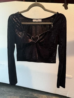 MADDEN NYC Womens Size M Floral Velour Crop Top With Rhinestone Heart Foam Cup - Image 1 of 4