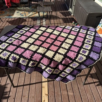 "Nuevo - Cuadrado de abuela afgano de ganchillo hecho a mano - púrpura, rosa, blanco 43""" Foto 1 de 4