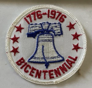 US Bicentennial 1776-1976 Cracked Liberty Bell Red White Blue Round Patch Badge - Picture 1 of 3