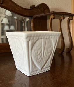 Vintage Hull Imperial USA Matte White SQUARE Vase A3 - Picture 1 of 6