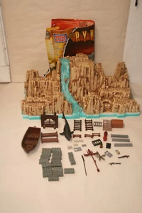 Mega Bloks Pyrates Pirate Treasure Island Mountain Waterfall Base 3681 Parts - Picture 1 of 8