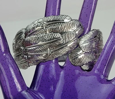 Brazalete Brazalete Brazalete Pluma Figura Tono Plata Marca Lucky Bisagras 6" Foto 1 de 4