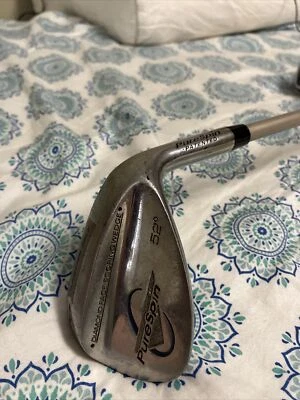 Cuña de aproximación de palos de golf Pure Spin 52° AW, suela de tungsteno de grafito ++ agarre Lamkin Foto 1 de 4