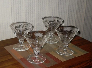 VINTAGE MARTINI GLASSES ETCHED EMBOSSED ENGRAVED SET OF 4 EXECUTIVE ESTATE SALE - Picture 1 of 3