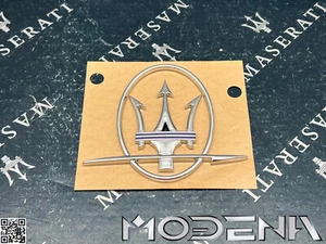 Maserati Emblema Tridente Derecho R Insignia Ghibli Qp Levante Pilar C Azul - Imagen 1 de 2