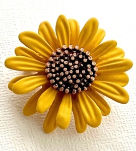 Matte Yellow Sunflower Brooch Box included - Picture 1 of 7
