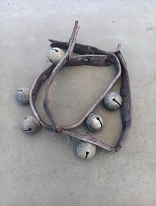 Antica 6 campane slitta a cascata laurea su cintura in pelle tracolla slitta cavallo - Foto 1 di 7