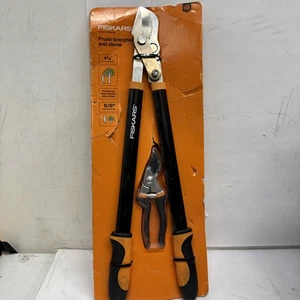 Fiskars 2-piece Pruning Set, Prune branches and Stems, 5/8" cut capacity - Picture 1 of 2