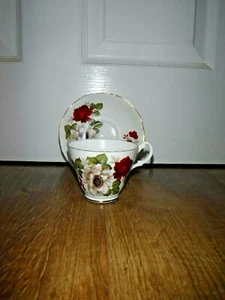 Royal Stuart Fine Bone China Rote Rose Teetasse & Untertasse ~ Top - Bild 1 von 6