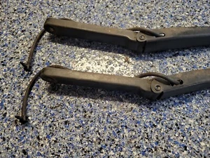 99-02 CHEVROLET TAHOE GMC YUKON WINDSHIELD WIPER ARM PAIR SET LEFT RIGHT 062316 - Picture 1 of 3