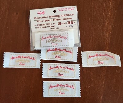 Etiqueta de nombre de artista/creador tejido cosido York de colección "especialmente hecha a mano por Sue" Foto 1 de 3
