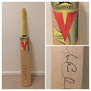 Michael Clarke (Australia) signed full size Slazenger Oz Blade Cricket Bat - Picture 1 of 9